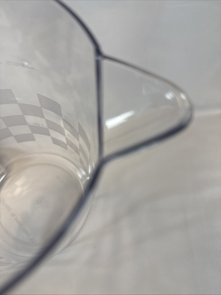 Pampered Chef Quick Stir 2 Quart Clear Pitcher Checker Board Pattern White Lid