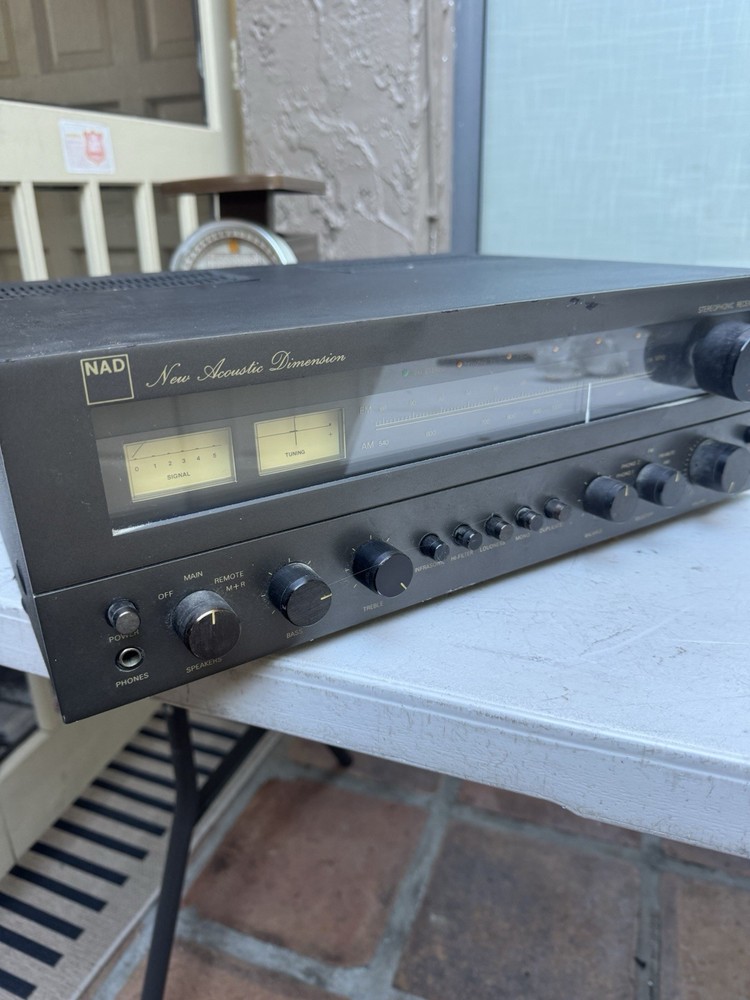 NAD 7045 stereo receiver good