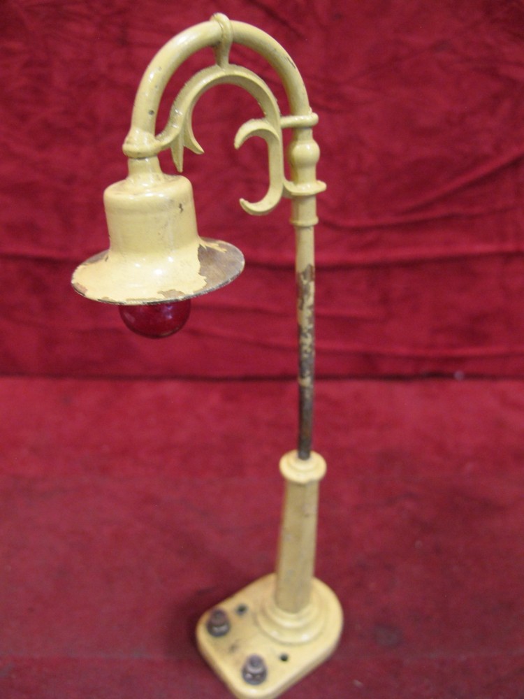 LIONEL YELLOW Lamp Post #58~working.