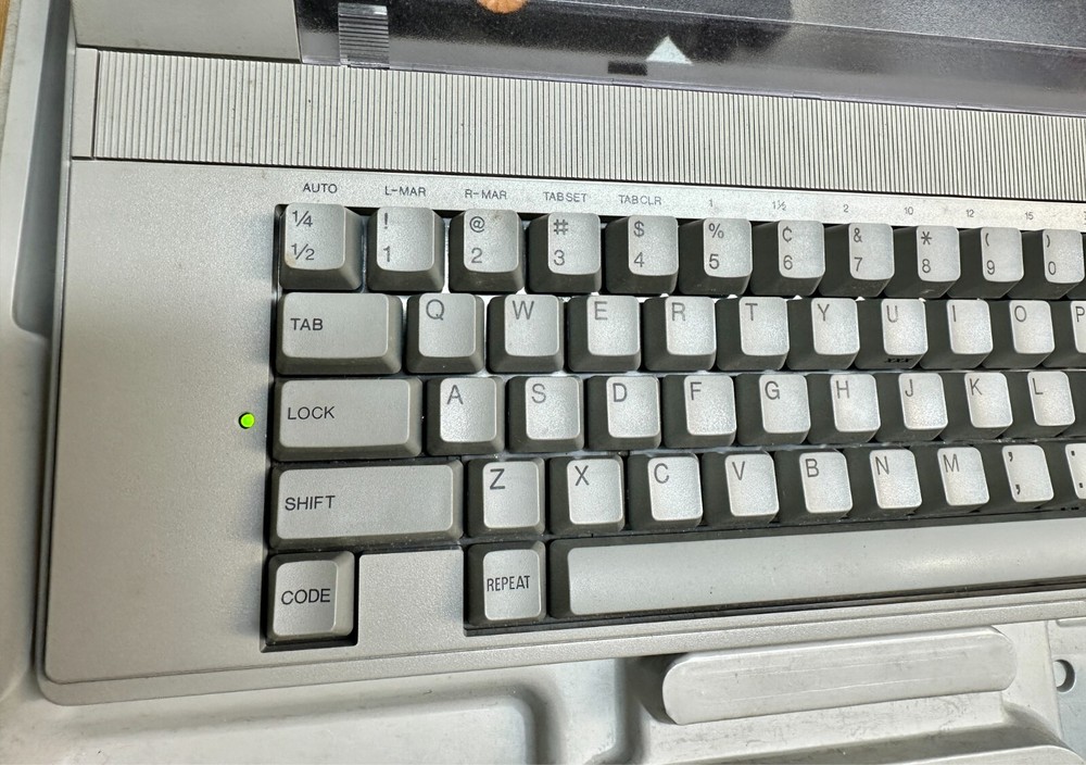 Sharp PA-3250 Electronic TypeWriter 12w Portable With Case Works