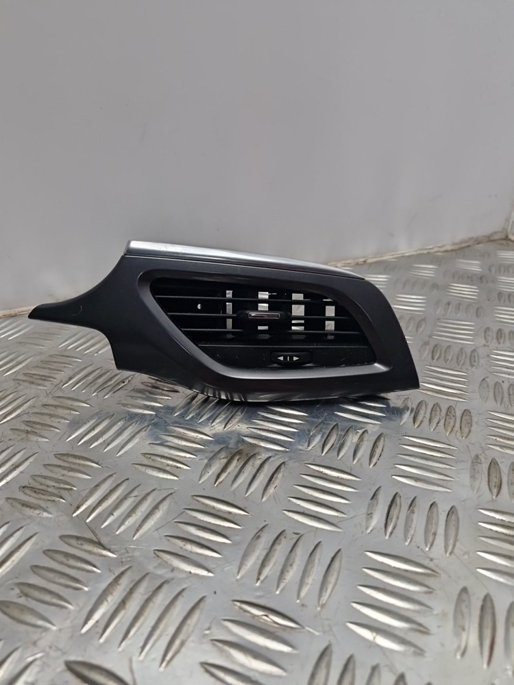 Vauxhall Corsa E 15-19 Outer Dash Dashboard Vent Right Drivers Side.