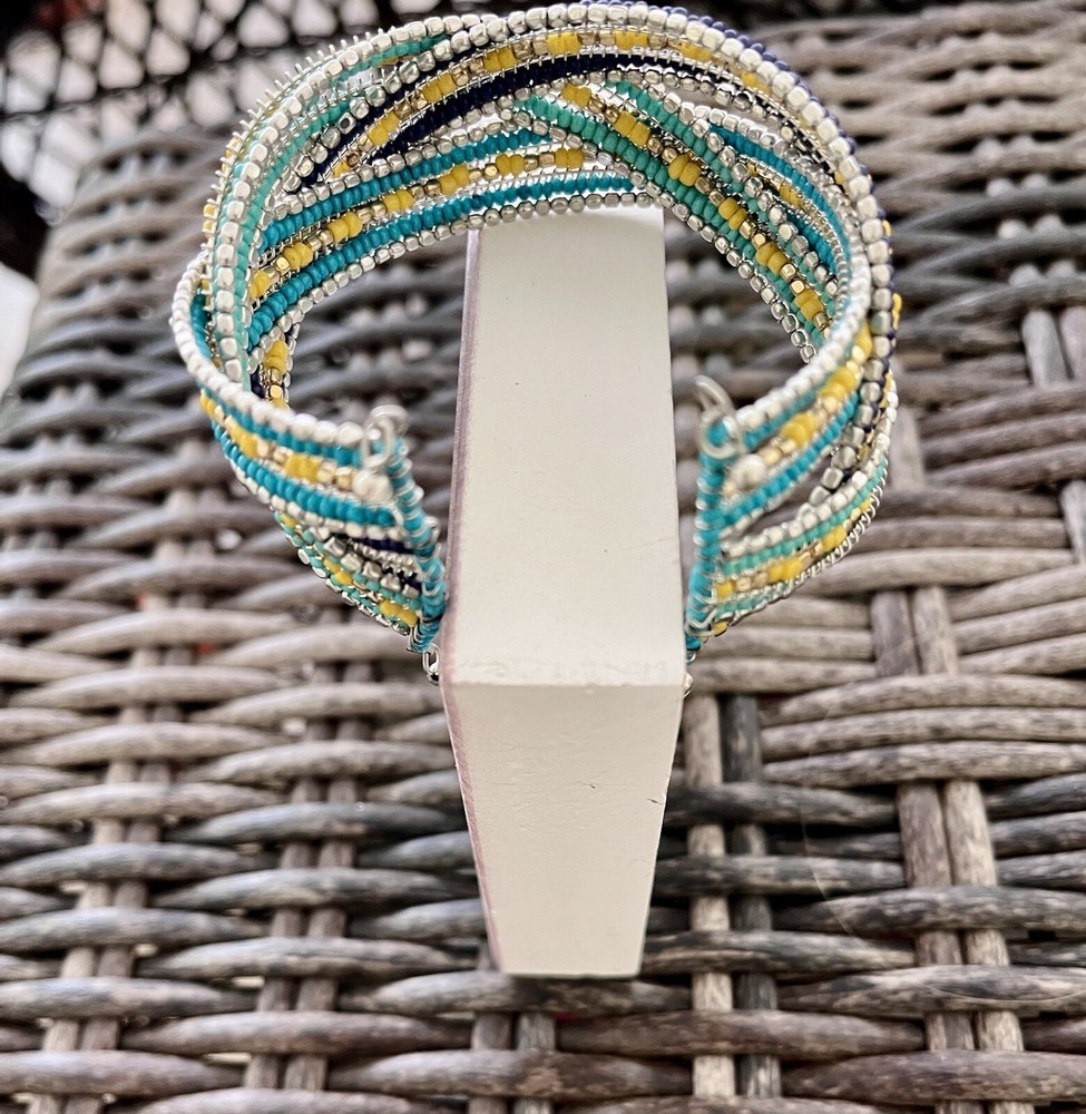 Bracelet Beautiful Colors Unique New