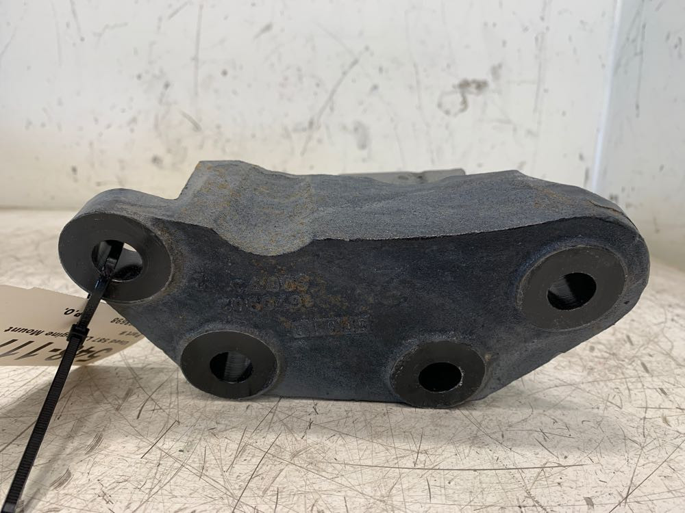 2014 Peterbilt 587 Engine Mount 1670902 (548-11747)