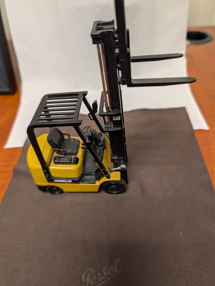 norscot die cast scale model caterpillar forklift
