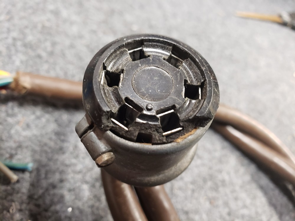 Hammond PR-40 cord socket