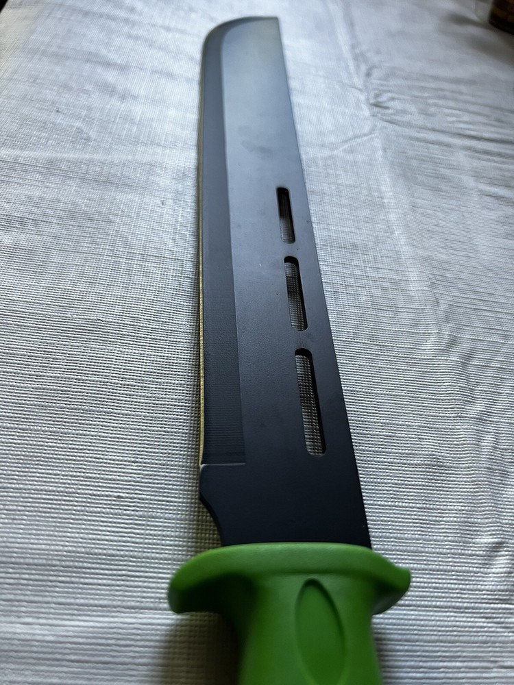 Frost Cutlery 20” Amazon Assault Machete with Rubber Handle & Black Sheath