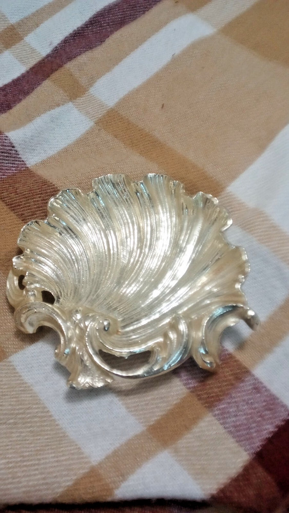 Art Deco Style Metal Footed Clamshell