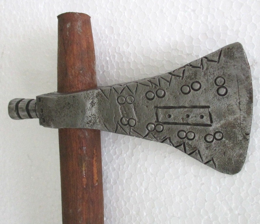 ANTIQUE AXE FINE DESIGN BOTH SIDES RARE UNUSUAL DECORATED .