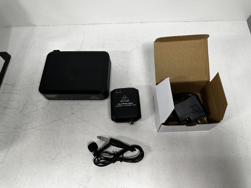 BEHRINGER ULM300LAV WIRELESS LAVALIER MICROPHONE SYSTEM (P03056324)