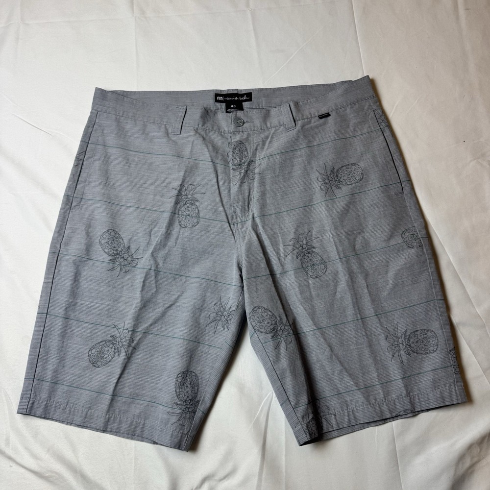 Travis Mathew Golf Shorts Gray Pineapple Pattern Men's Size 40 NICE