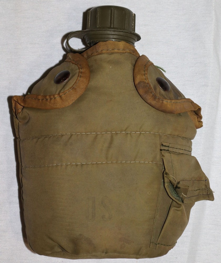 ORIGINAL 1982 DATED LC-2 CANTEEN COVER WITH 1976 DATED PLASTIC CANTEEN