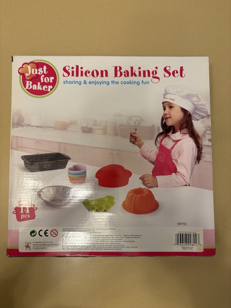 JUST FOR BAKER**SILICON BAKING SET**5+ YEARS**NIB