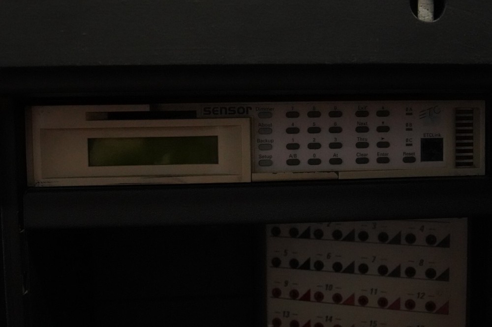 ETC Sensor Dimmer 48 Channel Light Stage Lighting Theater Rig - With Modules