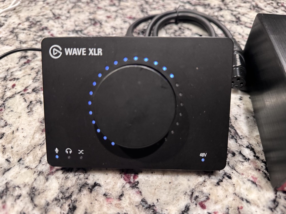 Focusrite Clarett 2Pre USB & Elgato Wave XLR Audio Interface Bundle, Pro Stream