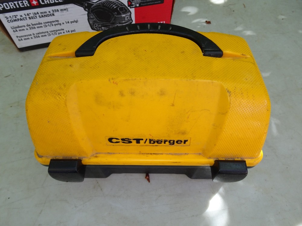 CST/Berger 32X Automatic Construction Level W/ Case