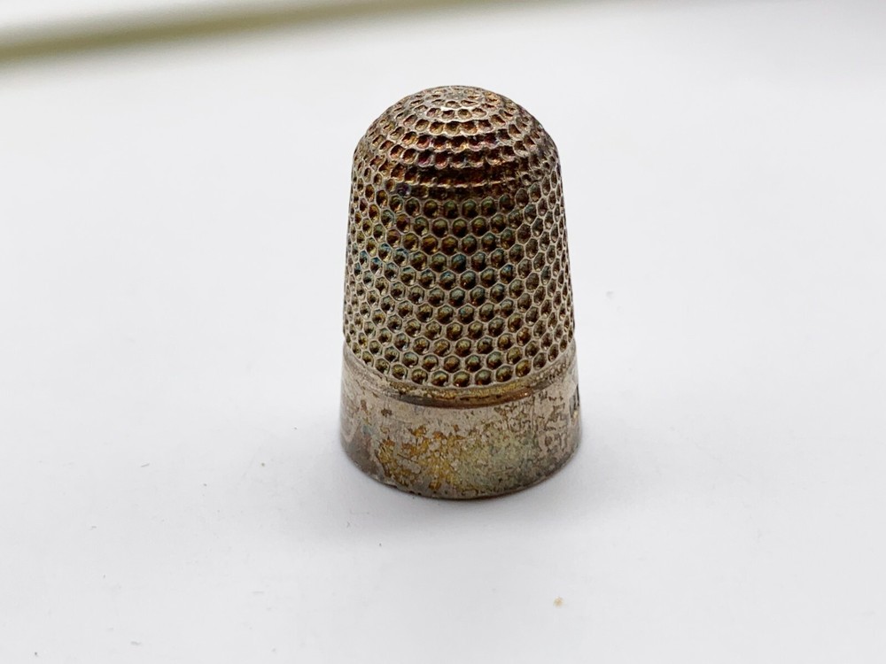 ANTIQUE SOLID STERLING SILVER CHESTER HALLMARKED SPOTTY SEWING THIMBLE