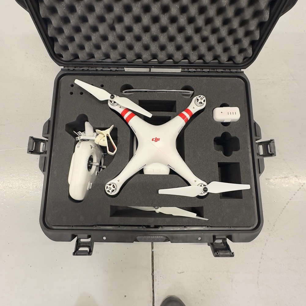 DJI PHANTOM 2 VISION + with case, 2 Used Batteries & Range Extender