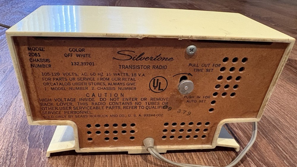Vintage Sears Solid State Silvertone Transistor Radio w Clock Model 2061.