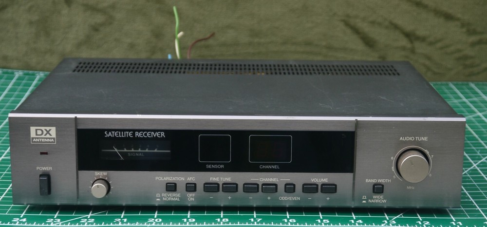 DX Antenna DSB-700 Satellite Receiver