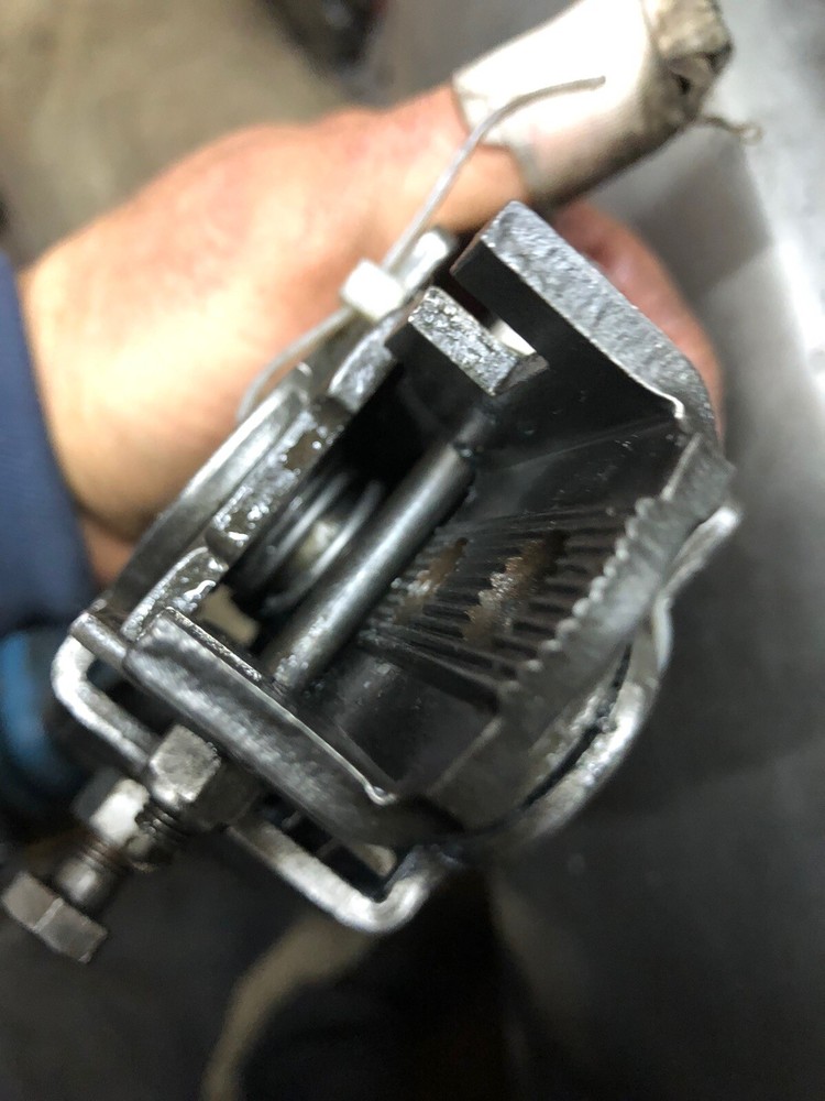 HURST 4 Spd Reverse Detent and Handle Compression Springs #3723 & 3724