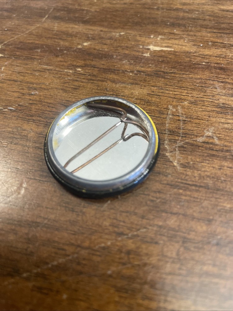 VINTAGE PIN PINBACK BUTTON ( Draft Beer Not People)