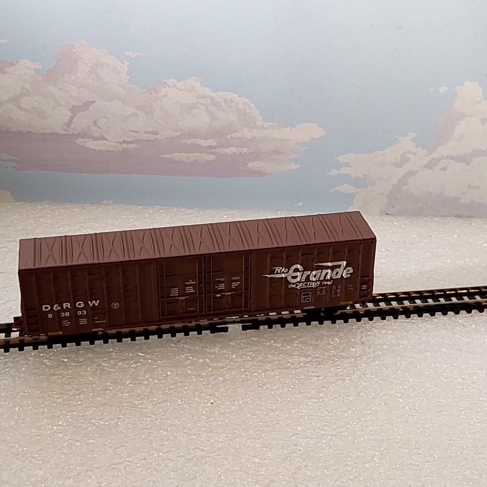 Microtrains RioGrande 60ft Waffle Ribbed Extra Ht Boxcar NEW