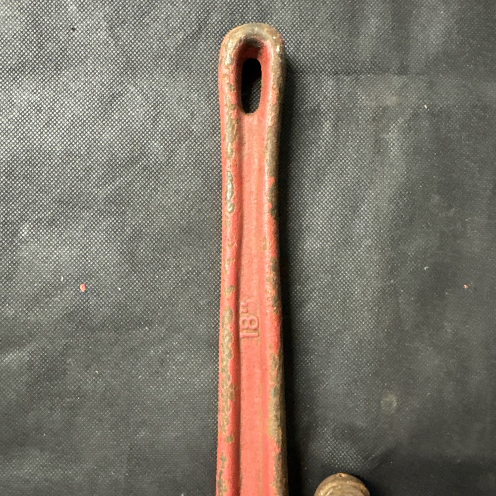 Pittsburgh 18" Pipe Wrench Red
