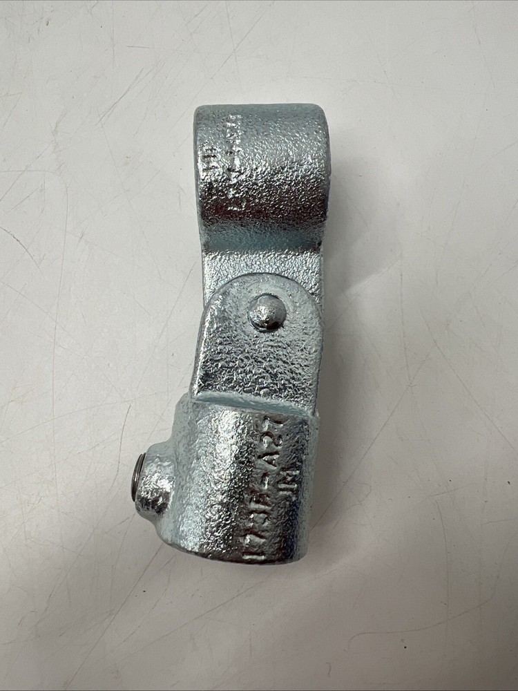 PRO-SAFE Galvanized Swivel Socket Fittin for Structural Pipe Rail: 3/4" Pipe