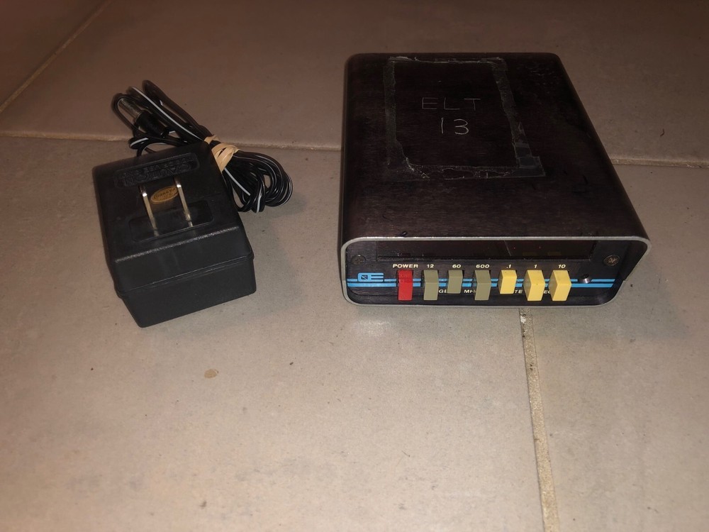 Optoelectronics Frequency Counter Model 7010A - 600 MHz