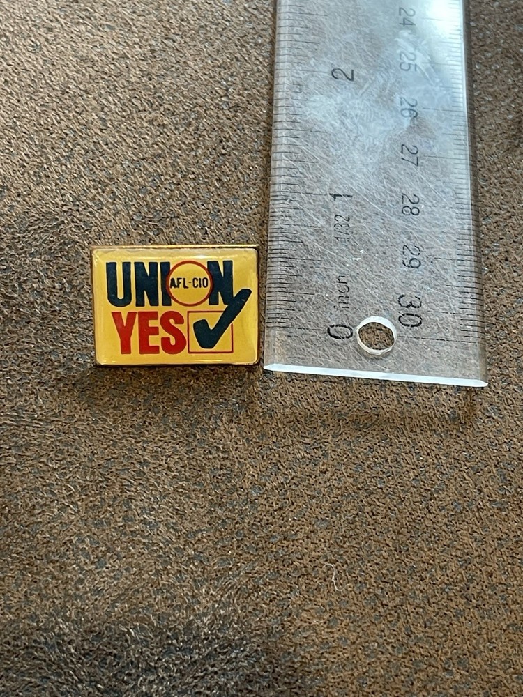 AFL-CIO "Union Yes" lapel pin