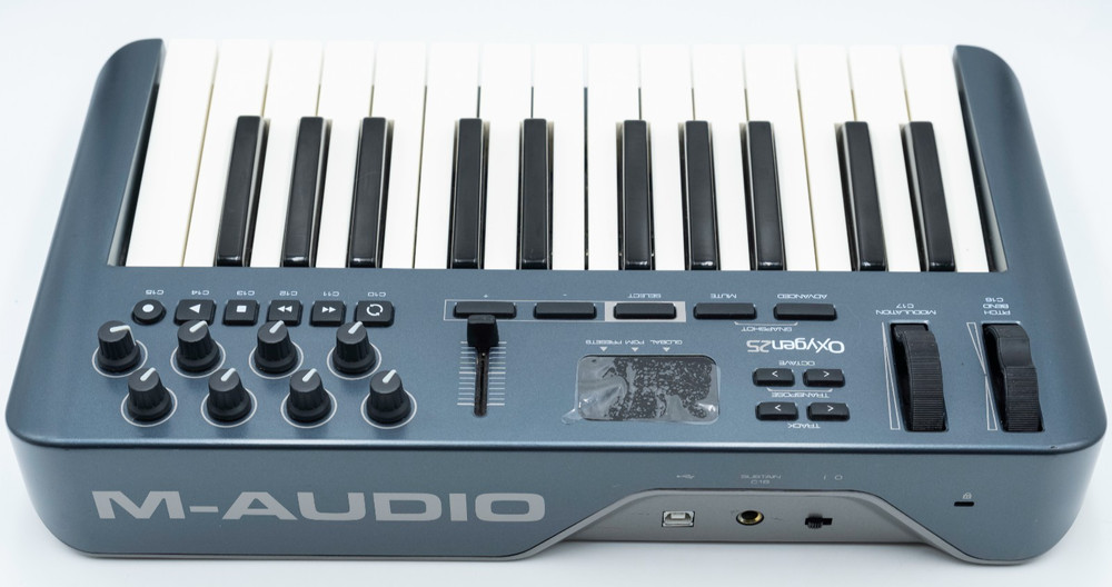 M-Audio Oxygen 25 Key 3rd Gen MIDI Controller Keyboard w/ Cord