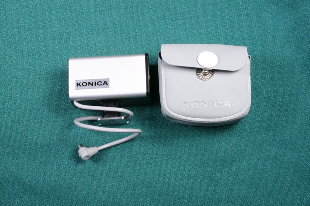 Konica Cube Flash Hotshoe Adapter w/Case