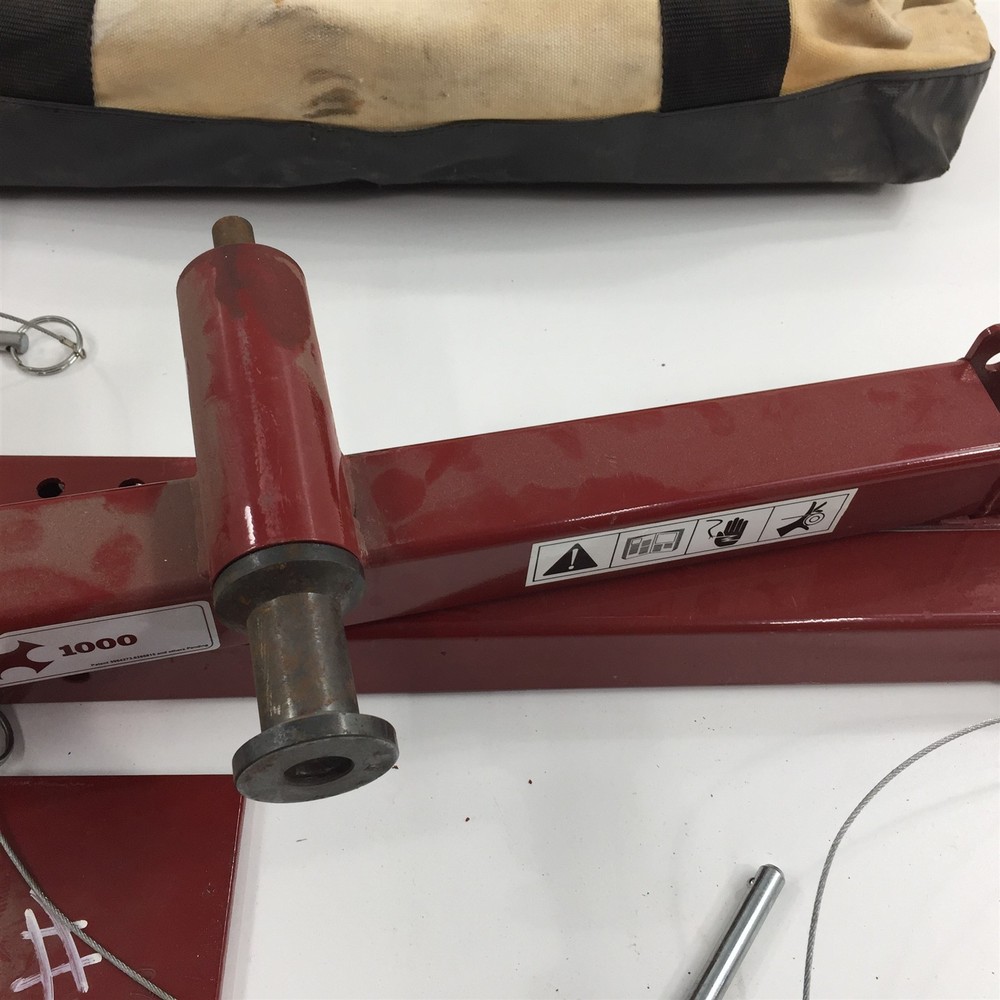 (1) Southwire MaxisJax Pull-It 1000 Frame With Carry Bag