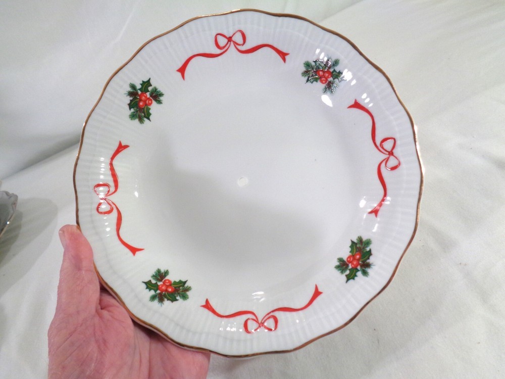 Walbrzych Holiday Ribbon Handled Candy Nut Dish