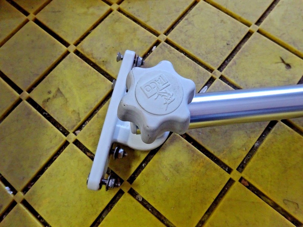 TACO FLAG POLE MOUNT BOAT 1"