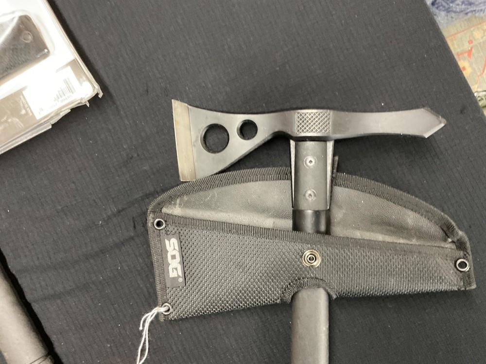 SOG Tactical Tomahawk black