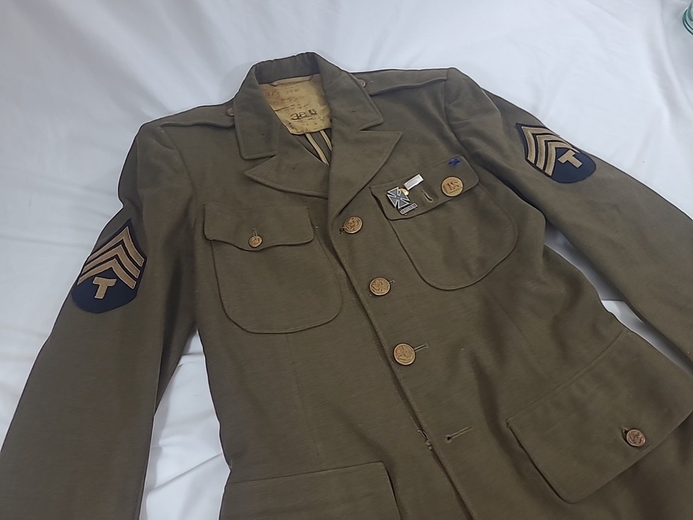 Vtg US Army Sergeant Technician 3rd Class uniform Jacket With Pins WW2 FLAWS
