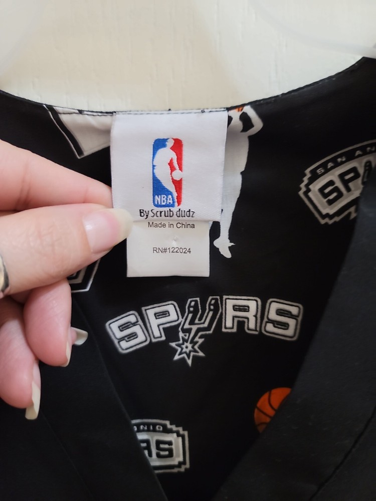 BNWT Spurs Scrub Top Size medium FREE SHIPPING!