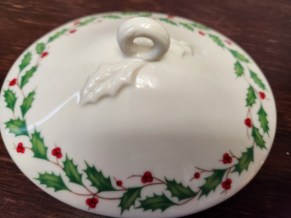 LENOX HOLIDAY DIMENSION COLLECTION COVERED CANDY DISH WITH BOX