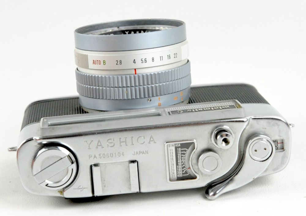 YASHICA MINIMATIC-C RANGEFINDER CAMERA