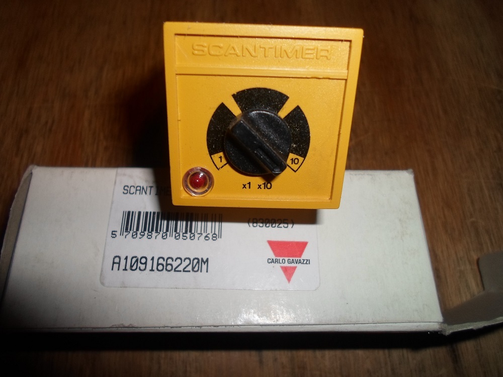 CARLO GAVAZZI A109166220M MULTI FUNCTION TIMER (NEW IN BOX)