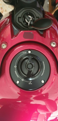 Quick Release Gas Cap For SUPER HAWK VTR 1000 CNC Keyless Lockable Fuel Cap