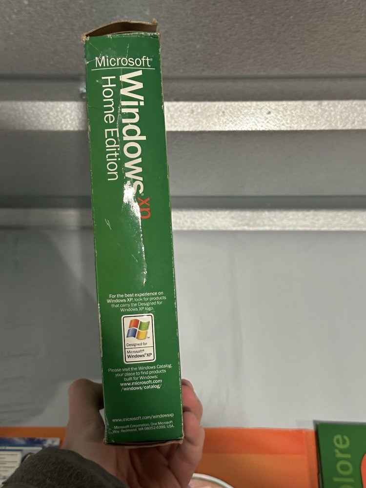 Microsoft Windows XP Home Edition - Full Version with Service Pack 2 CD-ROM