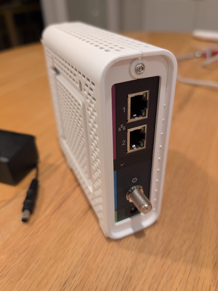 Arris SURFboard SB8200 DOCSIS 3.1 cable modem