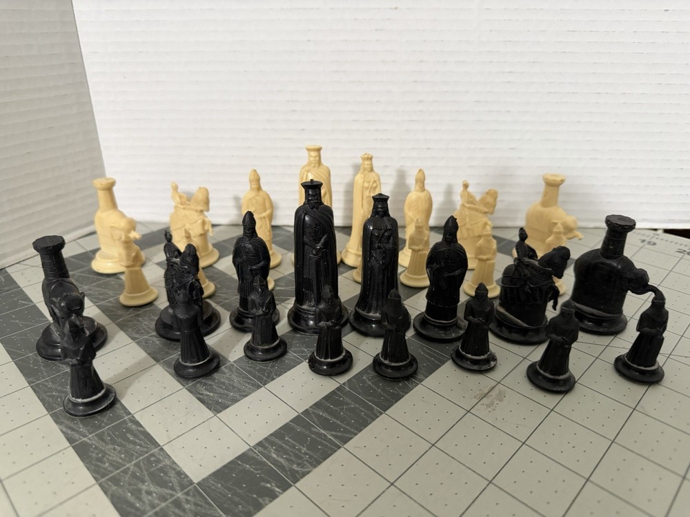 Kiingway Florentine Chess Set Plastic Chess Pieces
