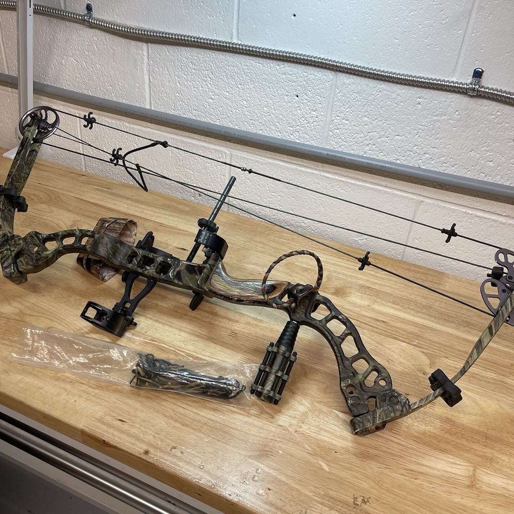 Bowtech Compound Bow 70lb - 28in - READ