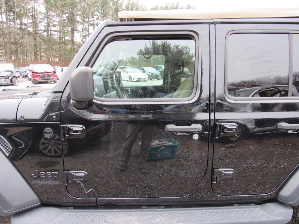 TJ 2020 Glove Box 1027433
