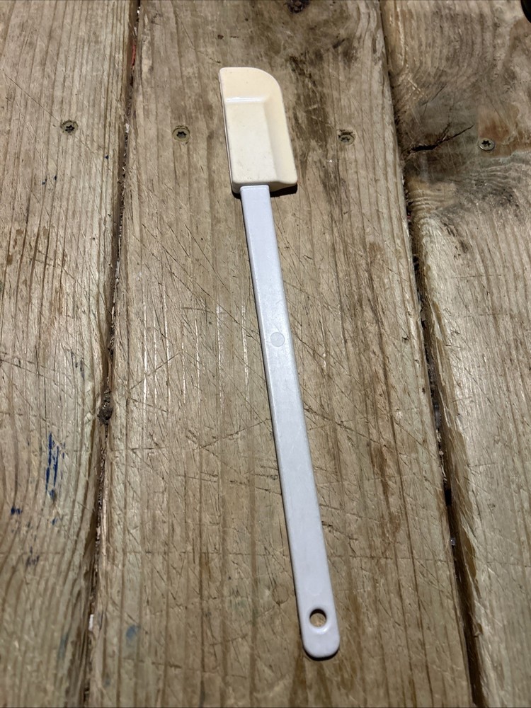 The PAMPERED CHEF 10.5” RUBBER SPATULA SCRAPER