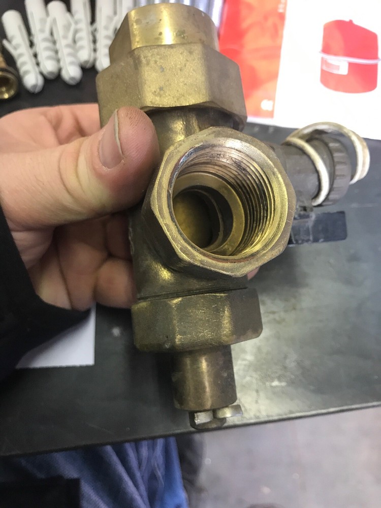 Flexcon Flamco 80-1000L 27293 Connection Unit 1” New Expansion Vessels Safety