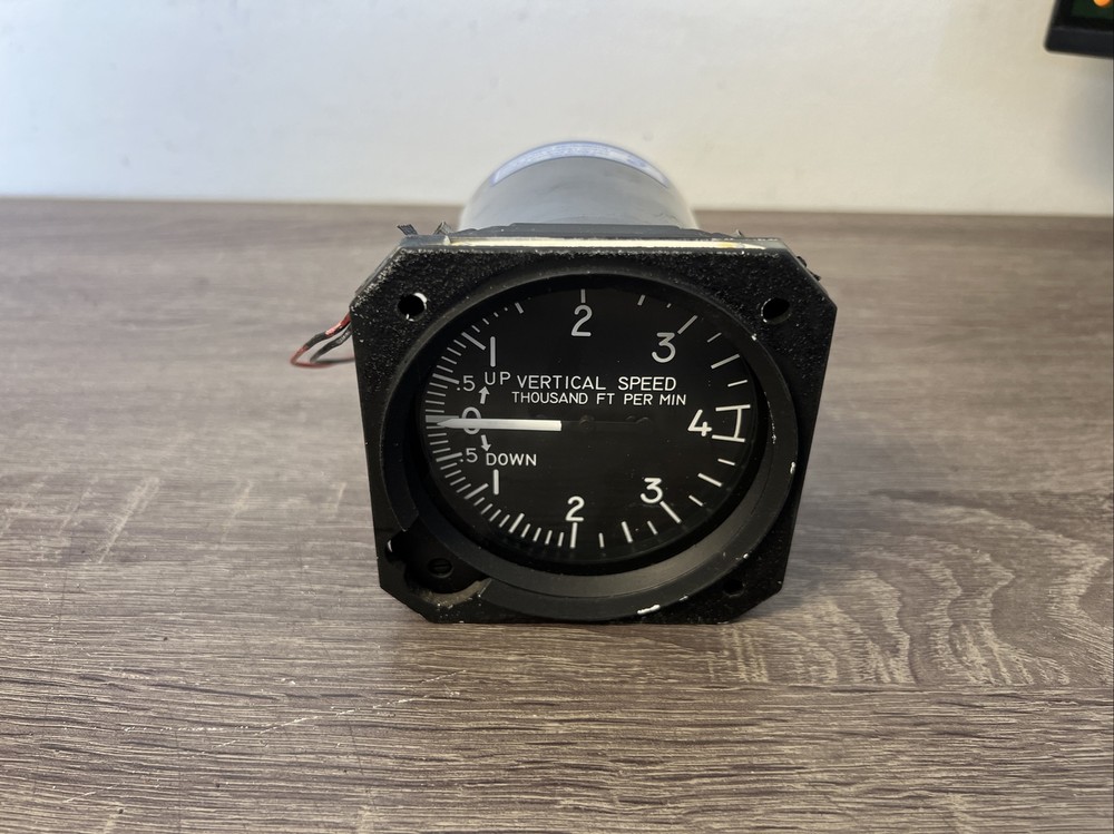 United Instruments, Inc. Beechcraft Vertical Speed Indicator P/N: 7040